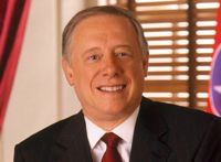 phil-bredesen-signs-texting-ban